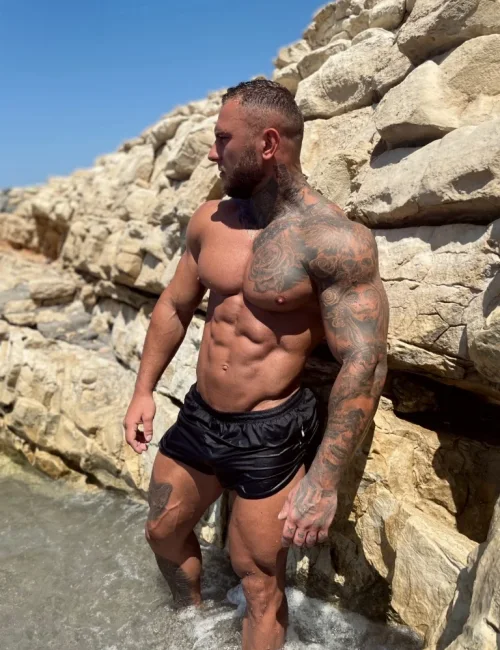Vaughn photo 33, latino, curvy, brunette, 173 cm, 100 kg, Hong Kong