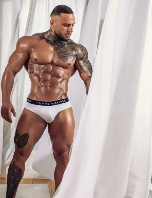 Vaughn photo 38, latino, curvy, brunette, 173 cm, 100 kg, Hong Kong