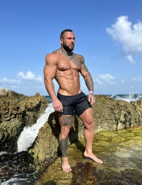 Vaughn photo 6, latino, curvy, brunette, 173 cm, 100 kg, Hong Kong