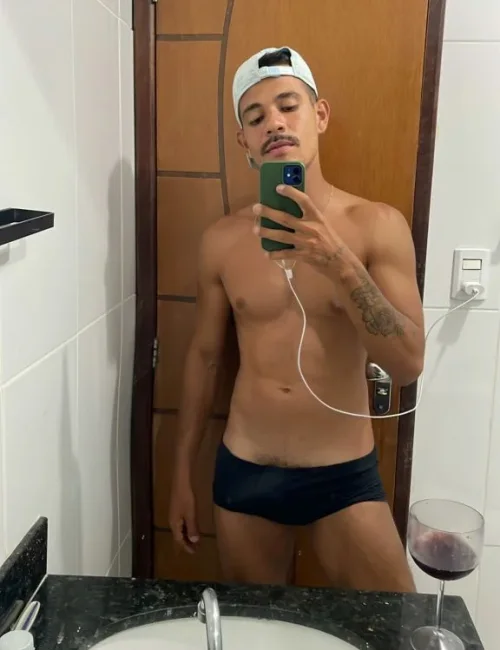 Victor photo 5, latino, athletic, black hair, 178 cm, 74 kg, Hong Kong