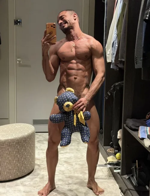 Vidal photo 10, latino, athletic, black hair, 175 cm, 74 kg, Hong Kong