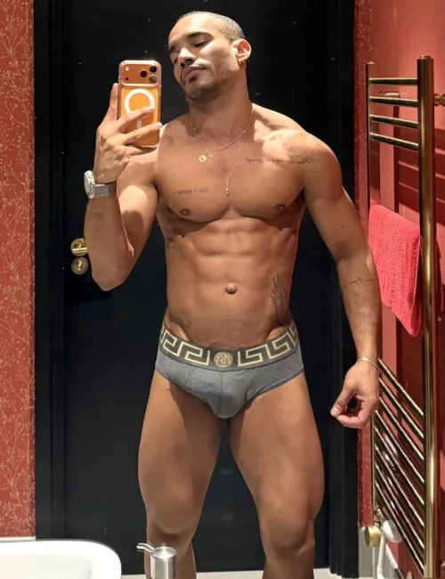Vidal photo 11, latino, athletic, black hair, 175 cm, 74 kg, Hong Kong