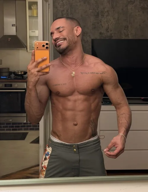 Vidal photo 12, latino, athletic, black hair, 175 cm, 74 kg, Hong Kong