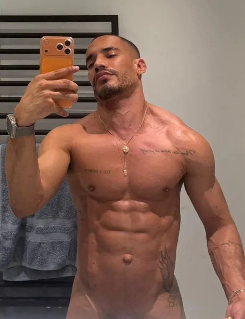 Vidal photo 13, latino, athletic, black hair, 175 cm, 74 kg, Hong Kong