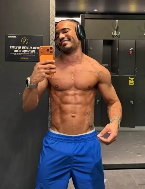 Vidal photo 17, latino, athletic, black hair, 175 cm, 74 kg, Hong Kong