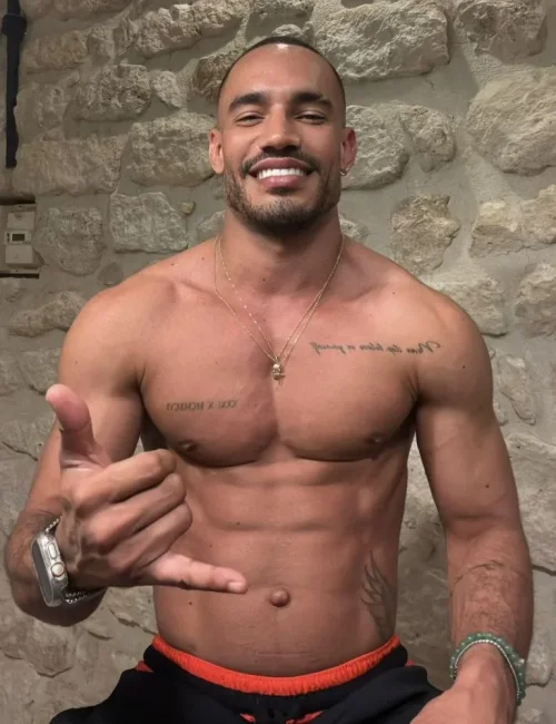 Vidal photo 18, latino, athletic, black hair, 175 cm, 74 kg, Hong Kong