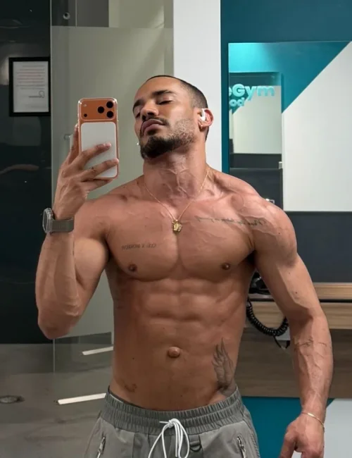 Vidal photo 2, latino, athletic, black hair, 175 cm, 74 kg, Hong Kong