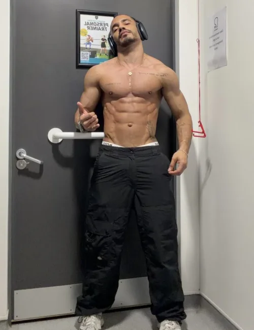 Vidal photo 20, latino, athletic, black hair, 175 cm, 74 kg, Hong Kong