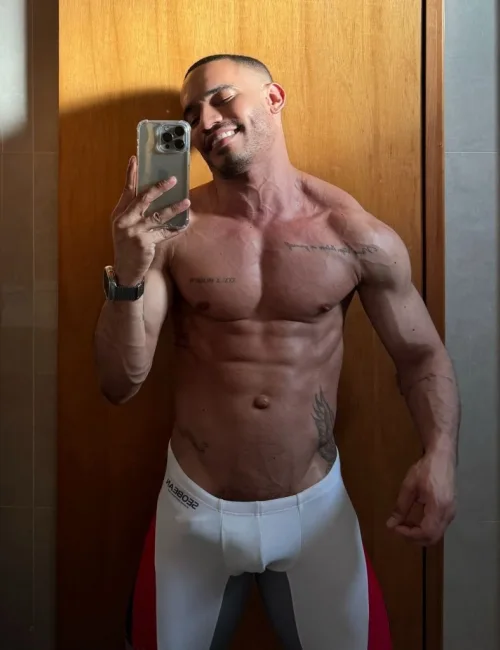 Vidal photo 21, latino, athletic, black hair, 175 cm, 74 kg, Hong Kong