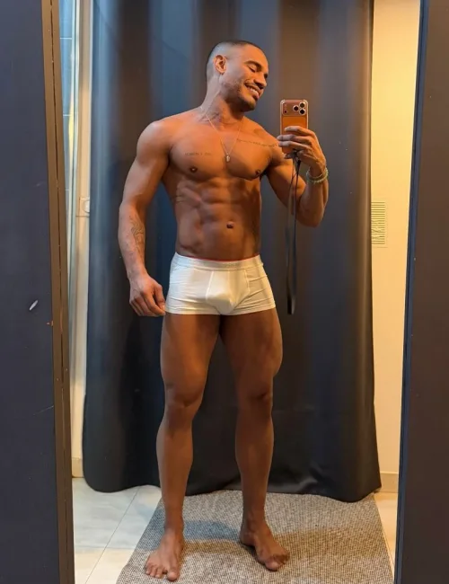 Vidal photo 24, latino, athletic, black hair, 175 cm, 74 kg, Hong Kong