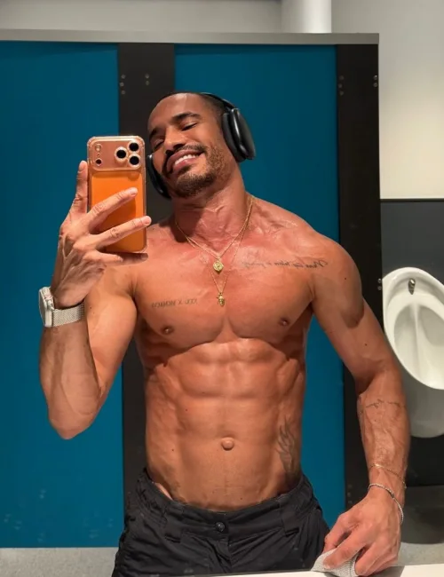 Vidal photo 25, latino, athletic, black hair, 175 cm, 74 kg, Hong Kong