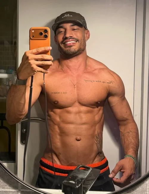 Vidal photo 26, latino, athletic, black hair, 175 cm, 74 kg, Hong Kong