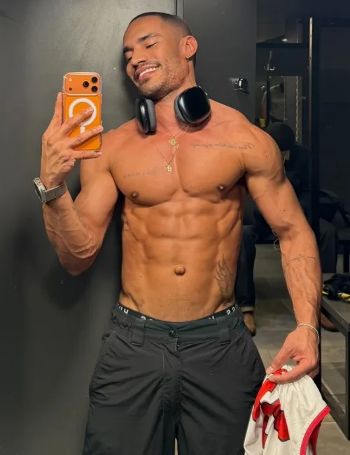Vidal photo 28, latino, athletic, black hair, 175 cm, 74 kg, Hong Kong