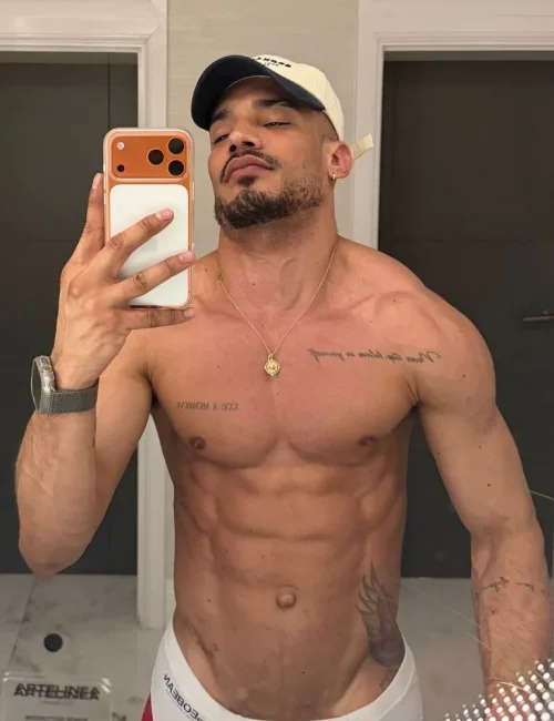 Vidal photo 3, latino, athletic, black hair, 175 cm, 74 kg, Hong Kong