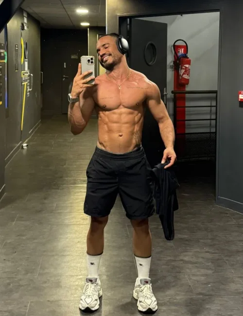 Vidal photo 30, latino, athletic, black hair, 175 cm, 74 kg, Hong Kong