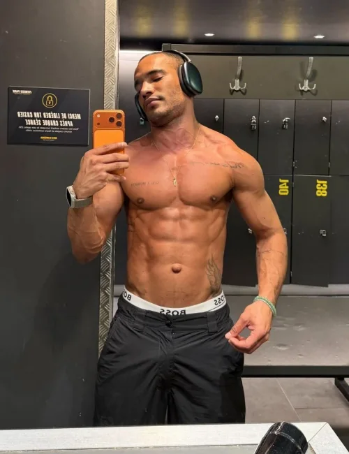 Vidal photo 31, latino, athletic, black hair, 175 cm, 74 kg, Hong Kong