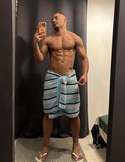 Vidal photo 32, latino, athletic, black hair, 175 cm, 74 kg, Hong Kong