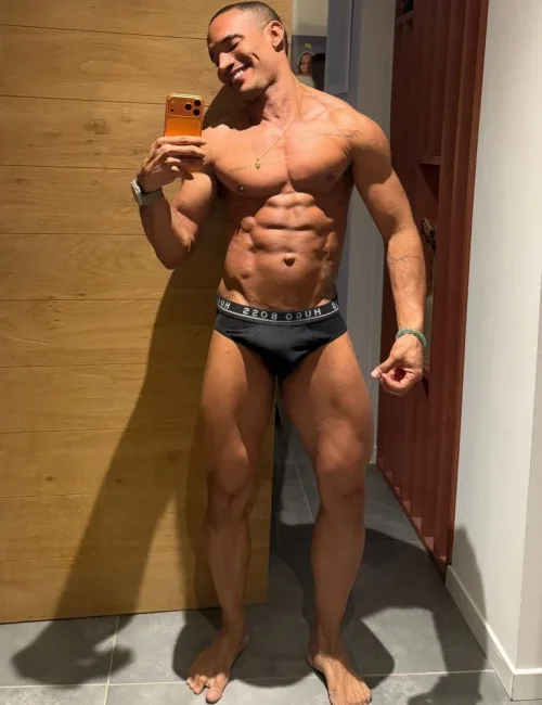 Vidal photo 34, latino, athletic, black hair, 175 cm, 74 kg, Hong Kong