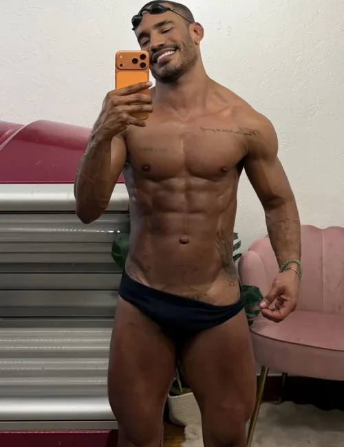 Vidal photo 38, latino, athletic, black hair, 175 cm, 74 kg, Hong Kong