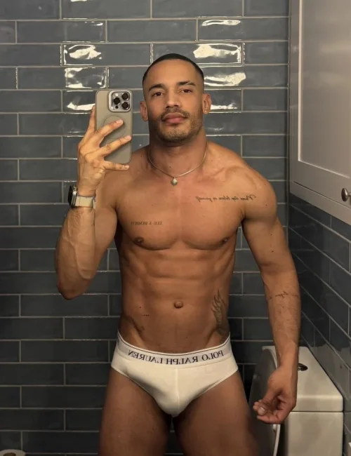 Vidal photo 40, latino, athletic, black hair, 175 cm, 74 kg, Hong Kong