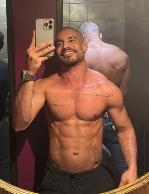 Vidal photo 42, latino, athletic, black hair, 175 cm, 74 kg, Hong Kong