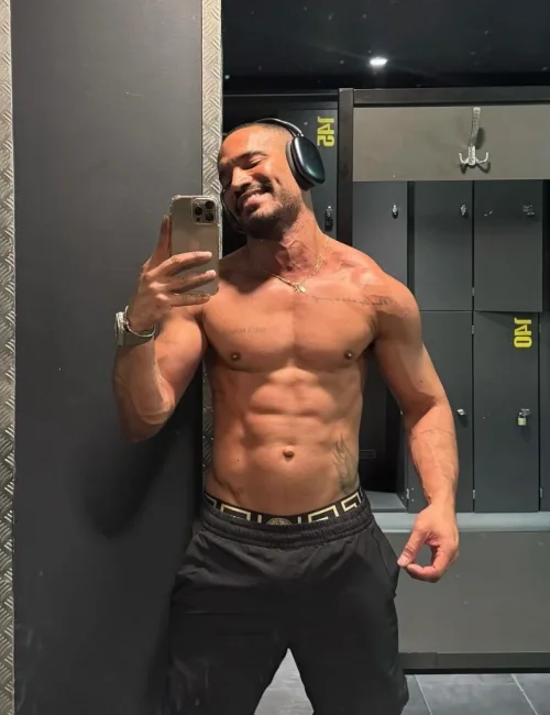 Vidal photo 43, latino, athletic, black hair, 175 cm, 74 kg, Hong Kong