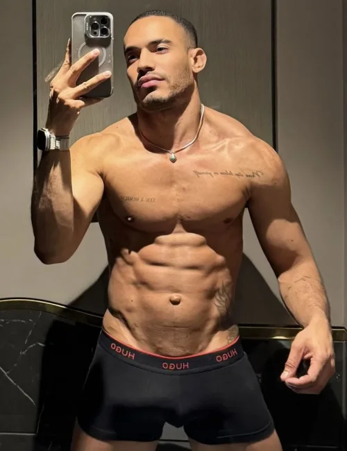 Vidal photo 44, latino, athletic, black hair, 175 cm, 74 kg, Hong Kong