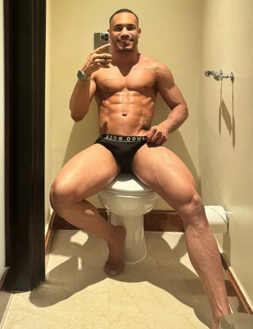 Vidal photo 46, latino, athletic, black hair, 175 cm, 74 kg, Hong Kong