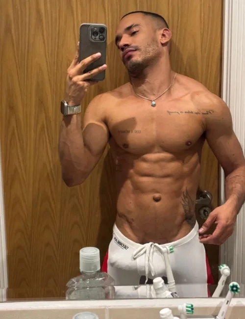 Vidal photo 48, latino, athletic, black hair, 175 cm, 74 kg, Hong Kong