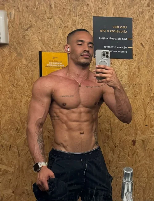 Vidal photo 50, latino, athletic, black hair, 175 cm, 74 kg, Hong Kong