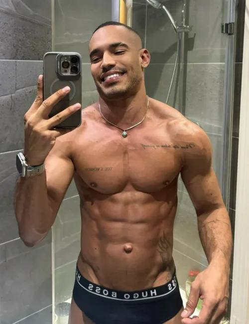 Vidal photo 51, latino, athletic, black hair, 175 cm, 74 kg, Hong Kong