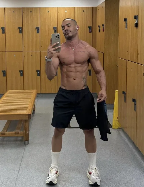 Vidal photo 52, latino, athletic, black hair, 175 cm, 74 kg, Hong Kong
