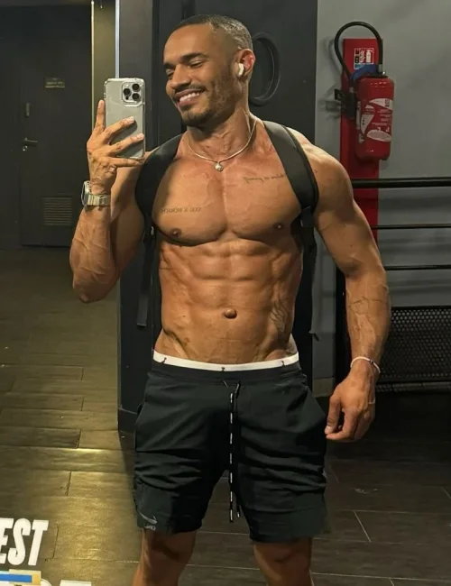Vidal photo 55, latino, athletic, black hair, 175 cm, 74 kg, Hong Kong