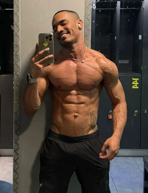 Vidal photo 60, latino, athletic, black hair, 175 cm, 74 kg, Hong Kong