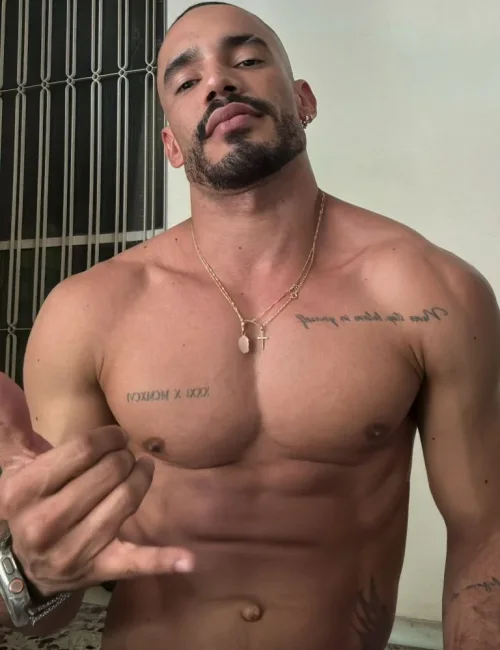 Vidal photo 62, latino, athletic, black hair, 175 cm, 74 kg, Hong Kong