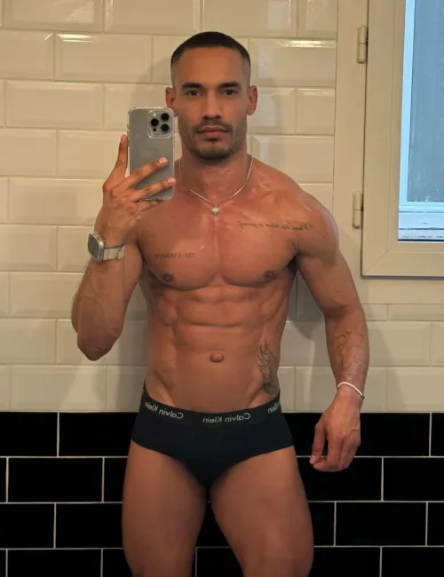 Vidal photo 63, latino, athletic, black hair, 175 cm, 74 kg, Hong Kong