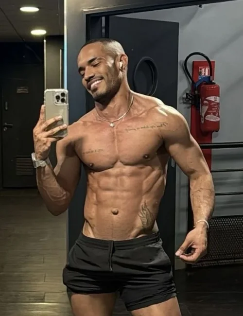 Vidal photo 64, latino, athletic, black hair, 175 cm, 74 kg, Hong Kong
