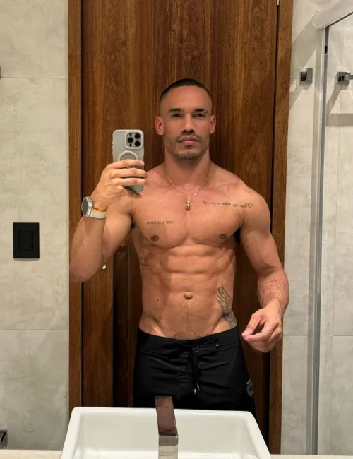 Vidal photo 68, latino, athletic, black hair, 175 cm, 74 kg, Hong Kong