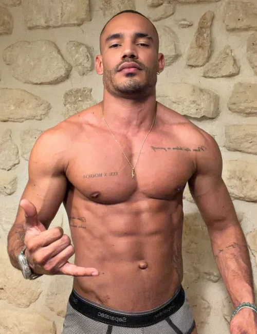 Vidal photo 7, latino, athletic, black hair, 175 cm, 74 kg, Hong Kong