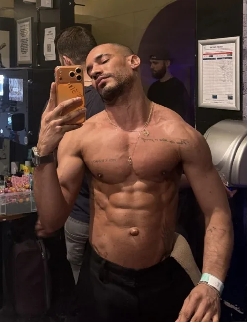 Vidal photo 8, latino, athletic, black hair, 175 cm, 74 kg, Hong Kong