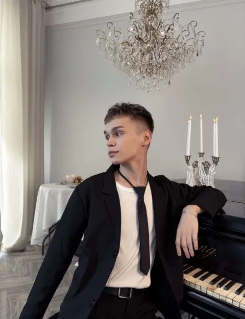 Vladislav photo 1, latino, slim, brunette, 180 cm, 58 kg, Hong Kong