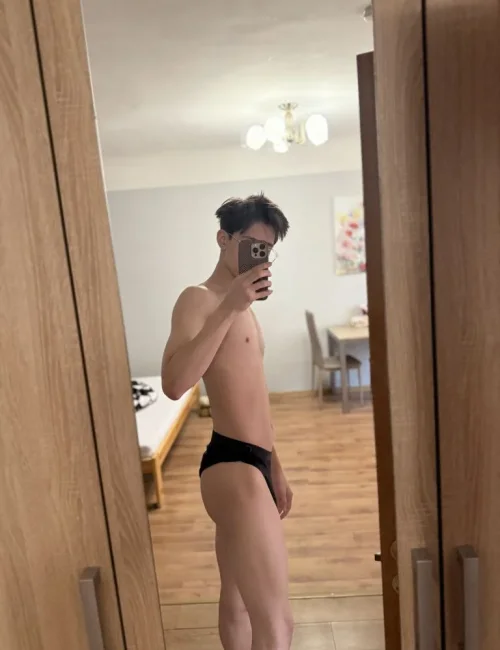 Votchel photo 4, slavic, slim, black hair, 185 cm, 63 kg, Hong Kong