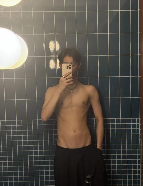 Votchel photo 6, slavic, slim, black hair, 185 cm, 63 kg, Hong Kong