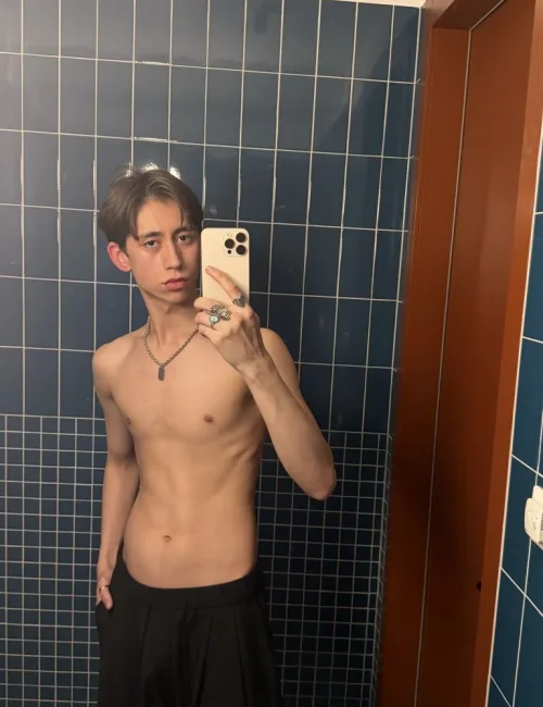 Votchel photo 7, slavic, slim, black hair, 185 cm, 63 kg, Hong Kong