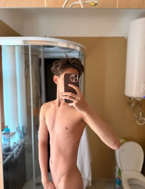 Votchel photo 9, slavic, slim, black hair, 185 cm, 63 kg, Hong Kong