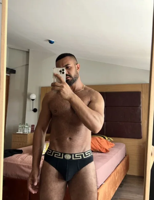 Vulcan photo 2, slavic, curvy, black hair, 180 cm, 81 kg, Hong Kong