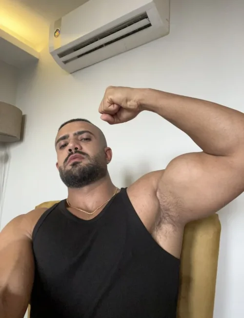 Vulcan photo 4, slavic, curvy, black hair, 180 cm, 81 kg, Hong Kong