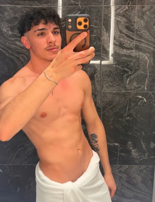 Xander photo 1, latino, athletic, black hair, 180 cm, 77 kg, Hong Kong