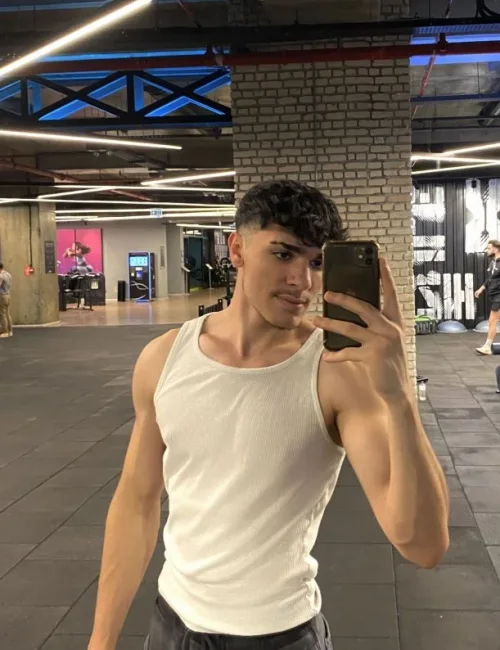 Xander photo 4, latino, athletic, black hair, 180 cm, 77 kg, Hong Kong