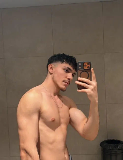 Xander photo 5, latino, athletic, black hair, 180 cm, 77 kg, Hong Kong